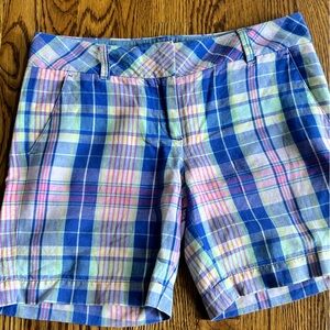Talbots Linen/Cotton shorts. Size 4 . Pockets front/back EUC Multi Colors